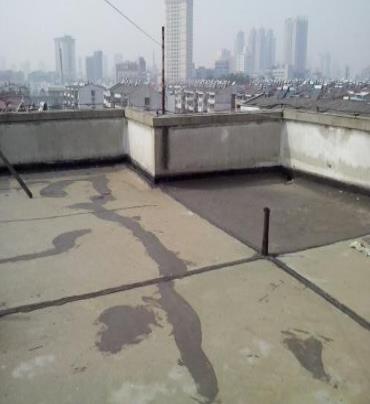 梅州市漏水维修 楼顶漏水是什么原因，楼顶漏水维修方法是什么?